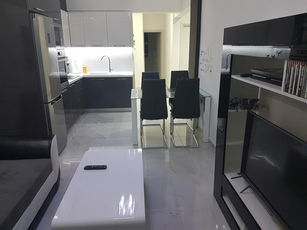Route 77 Apartament *