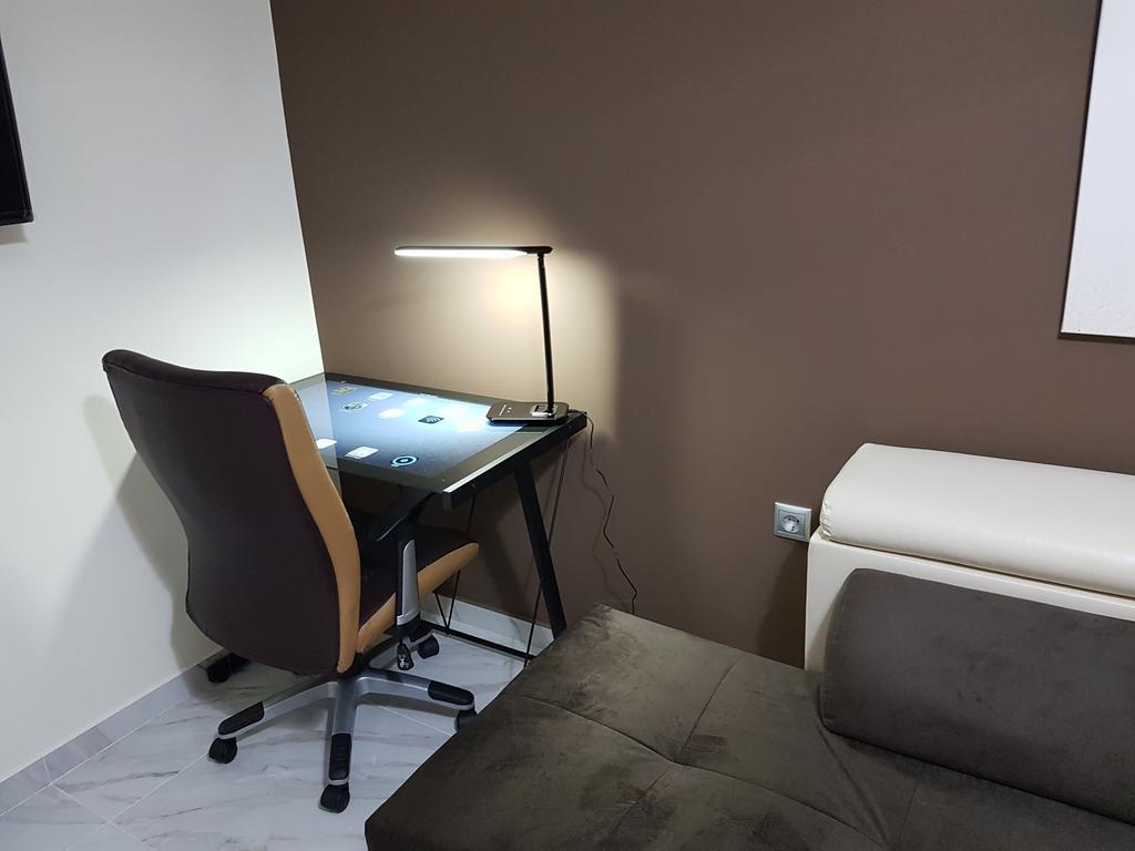 Apartament Route 77 *